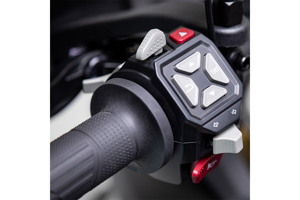 Moto Voge 900 DSX Black + Baul